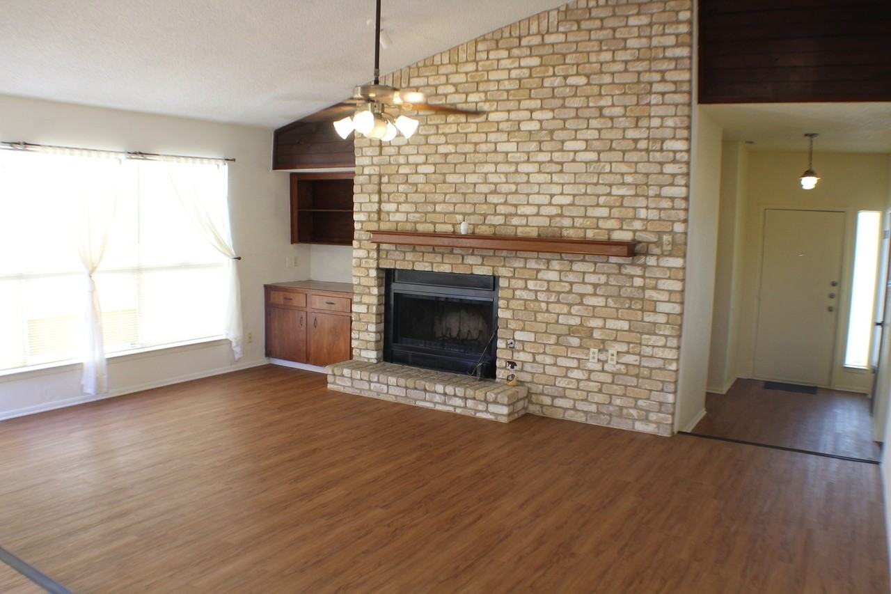 5711 Larkdale Dr - Photo 4 of 18