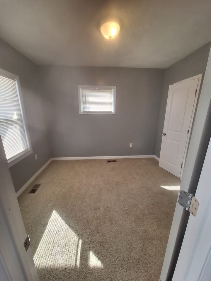 12613 Parkhill Ave #DOWN - Photo 3 of 8