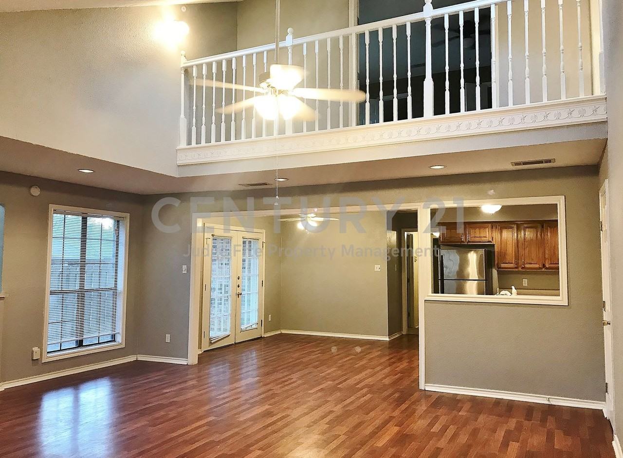 1129 Bent Oaks Dr - Photo 2 of 15