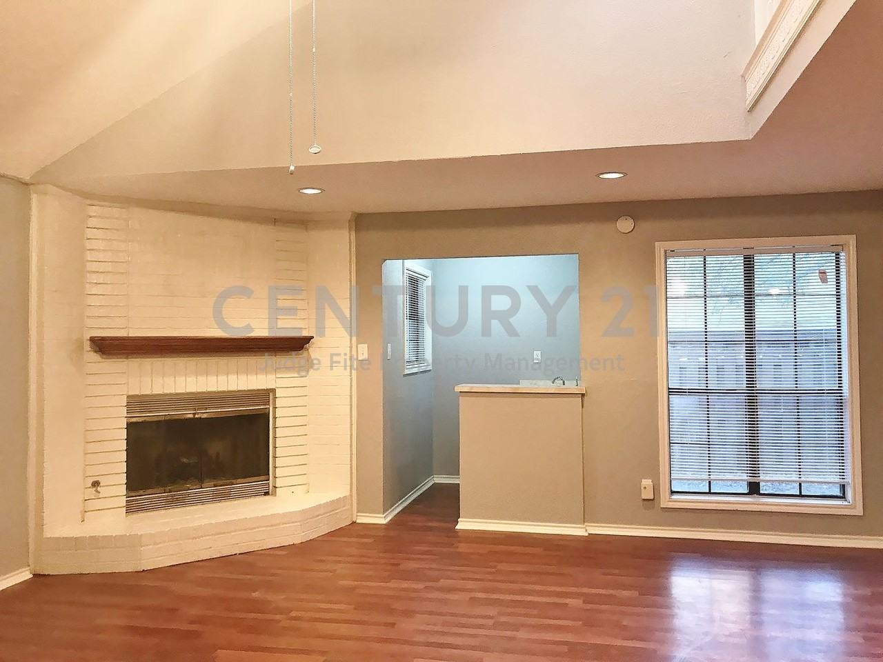 1129 Bent Oaks Dr - Photo 3 of 15