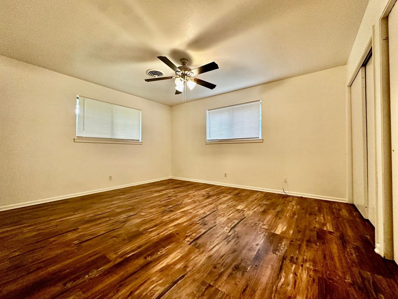 1102 Donna Kay Dr - Photo 6 of 11