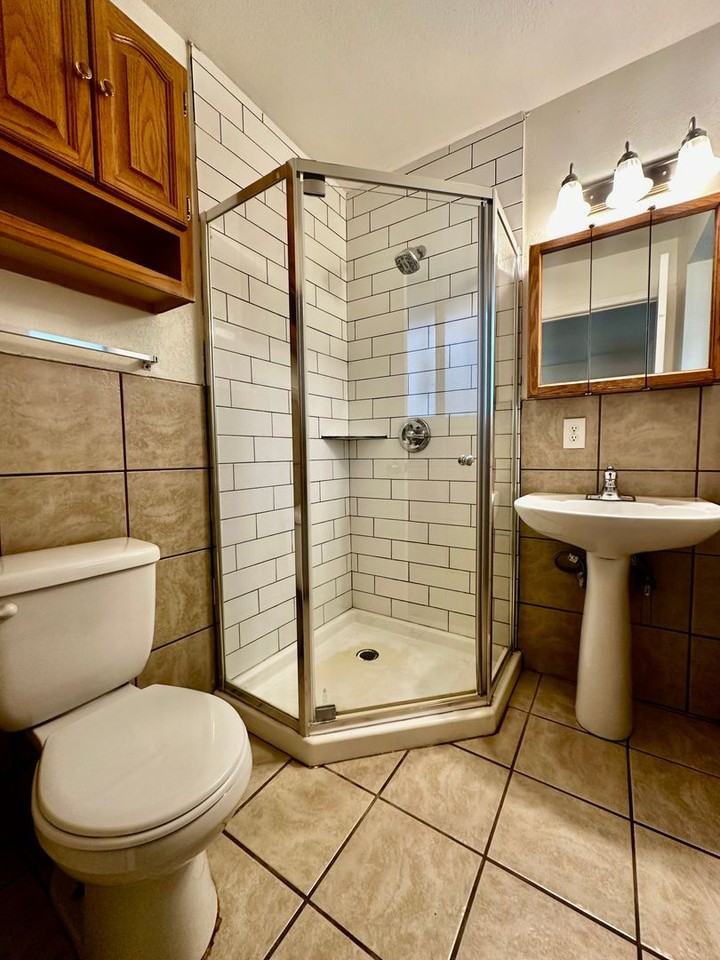 1102 Donna Kay Dr - Photo 7 of 11