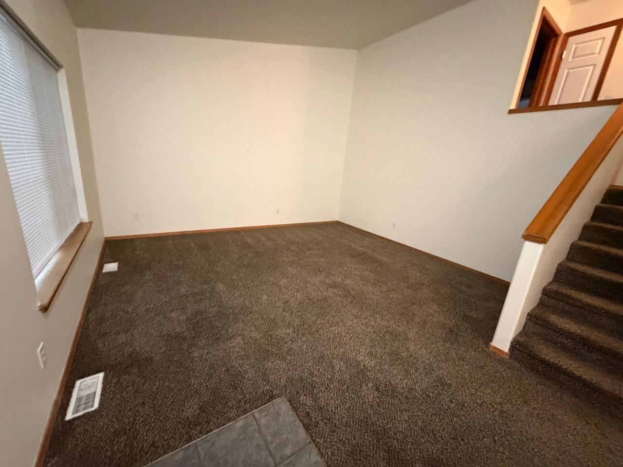 8011 Hudson Dr - Photo 5 of 23