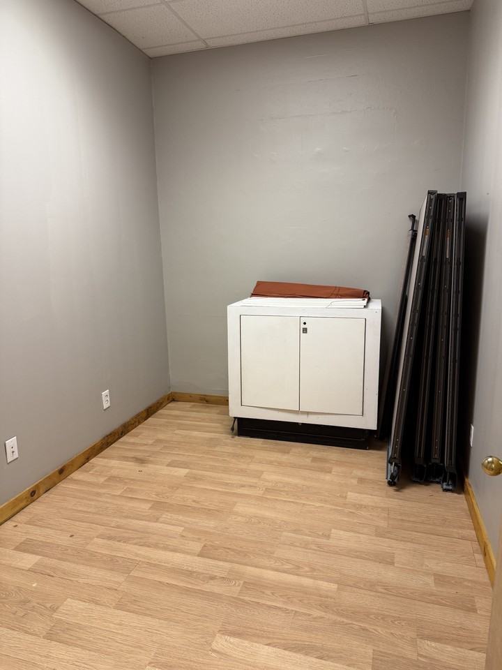 15 North Lake Avenue - Commercial 1 - Photo 3 of 4