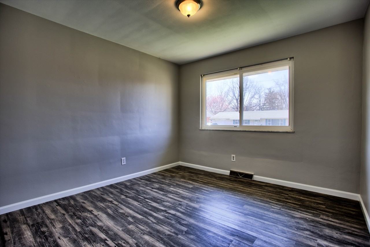 1118 Olive St - Photo 6 of 11