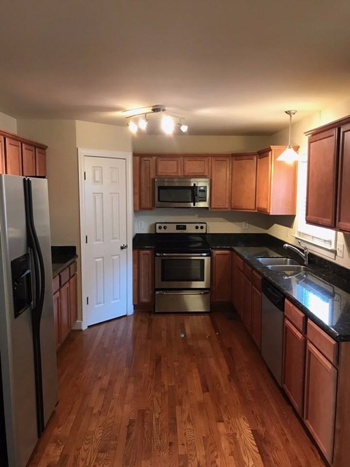 109 Temple St - Photo 2 of 7