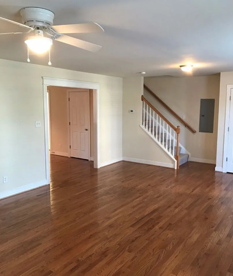 109 Temple St - Photo 3 of 7