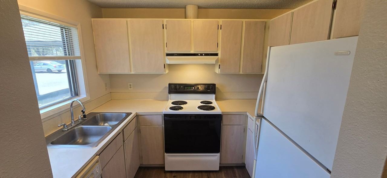 3226 Summers Ln - Photo 3 of 8