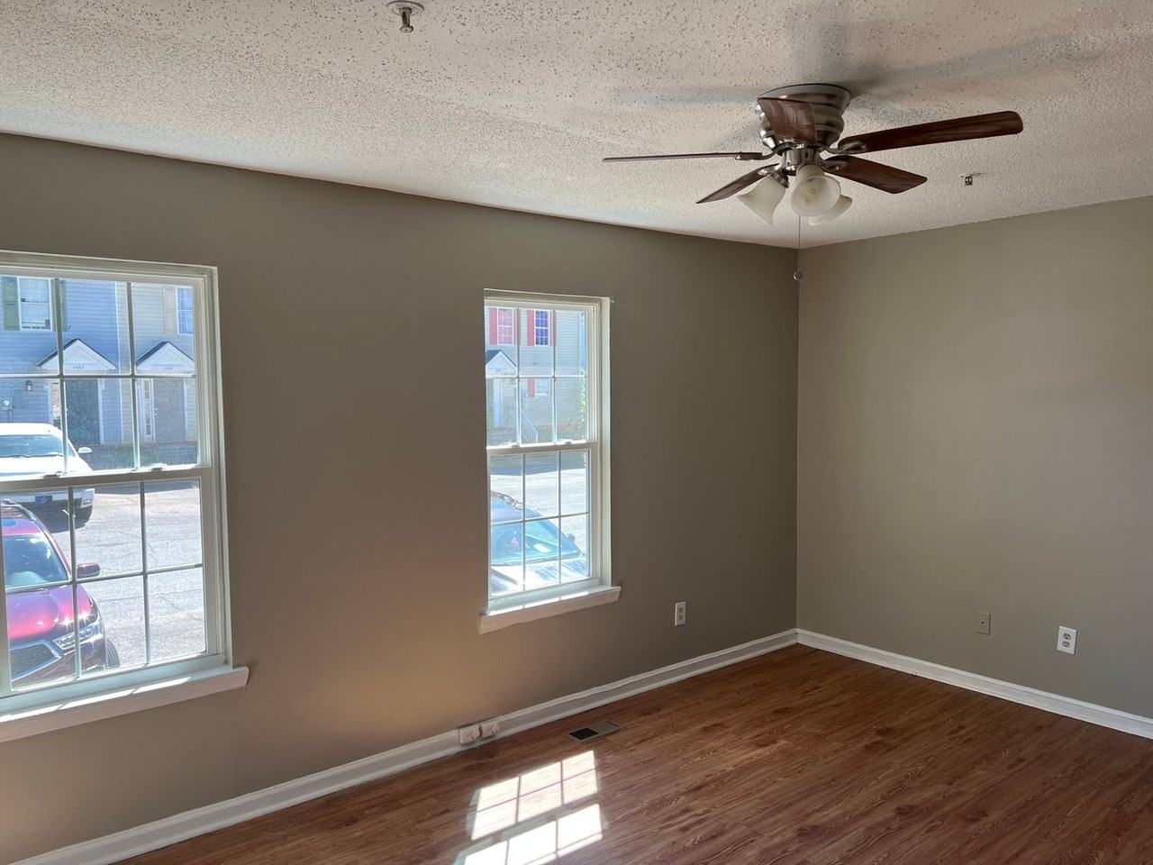 1073 Thornwoode Ln - Photo 7 of 10