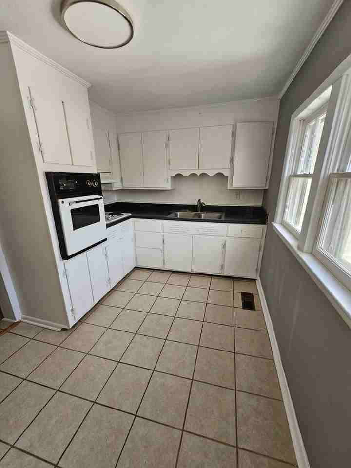 211 W Rasch Rd - Photo 6 of 8