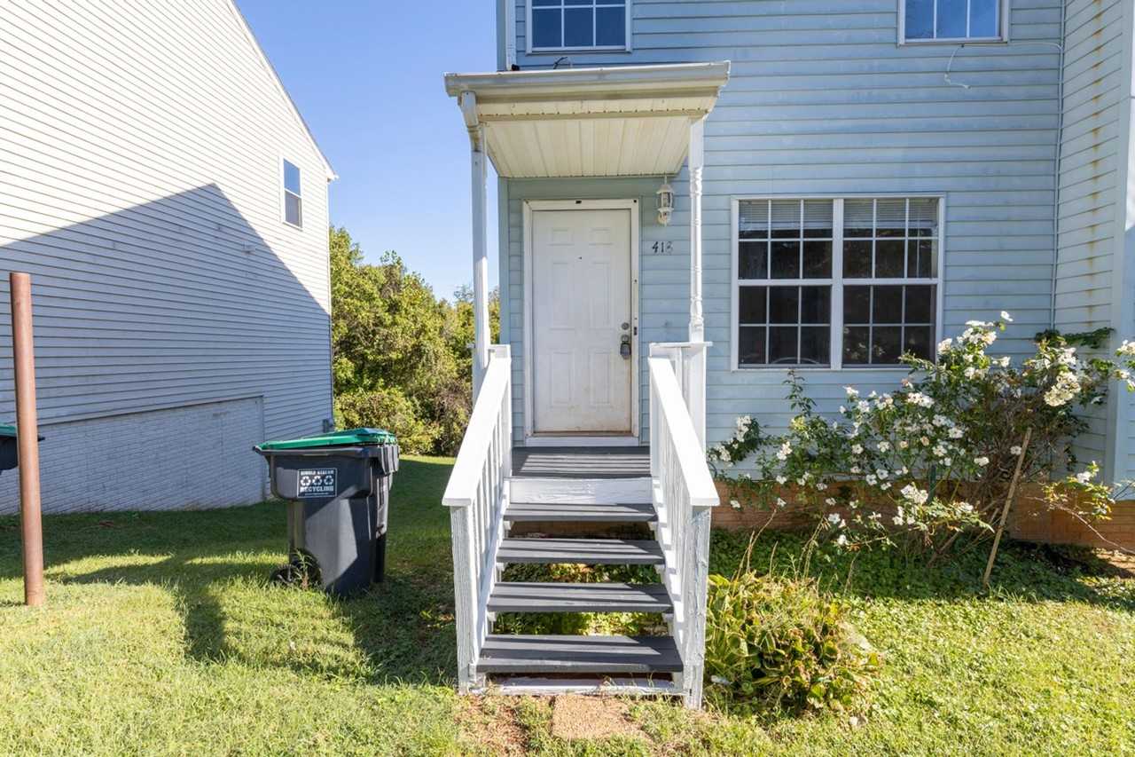 418 Riverside Ave - Photo 3 of 38