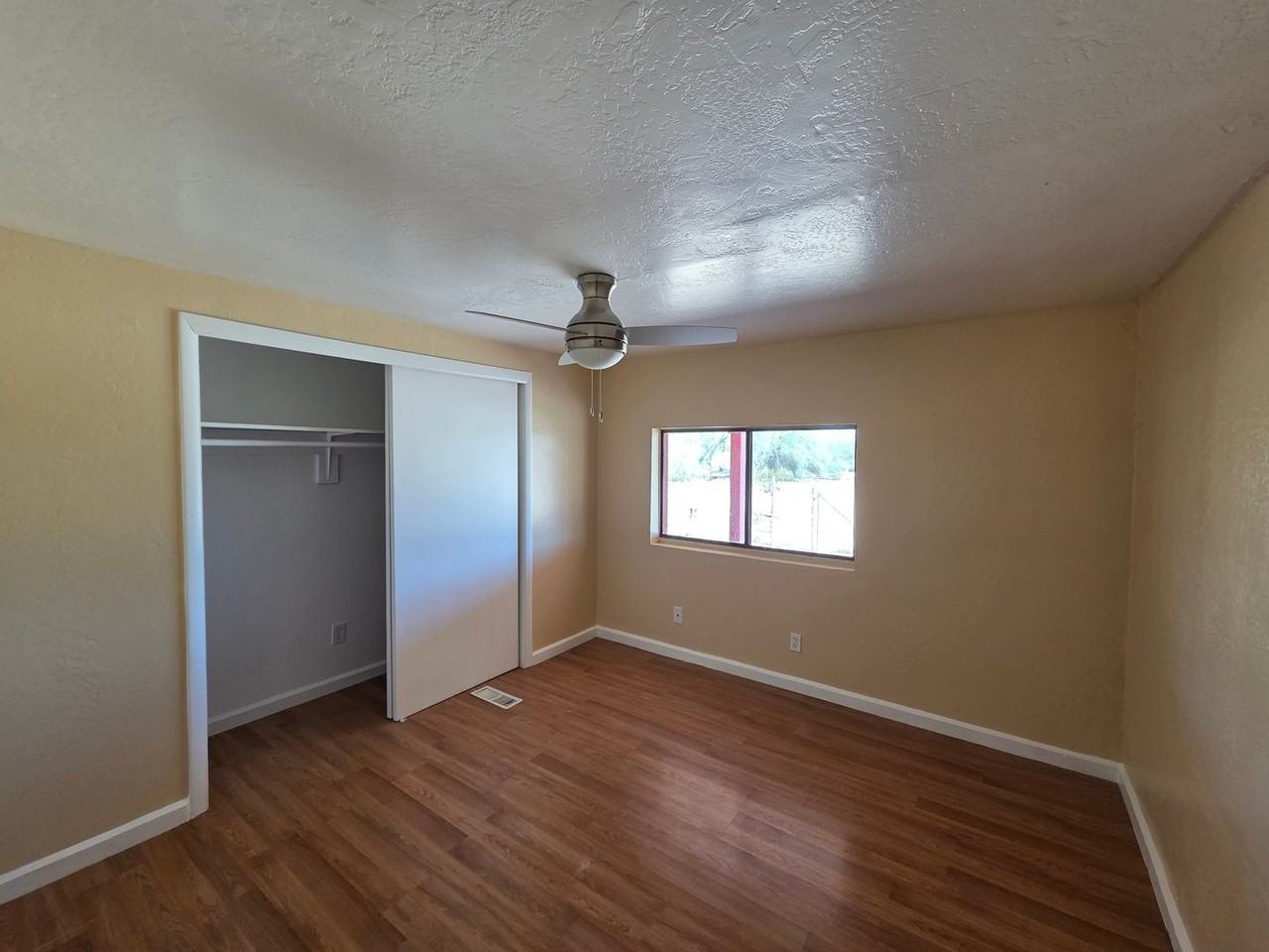 1469 W Virgil Dr - Photo 5 of 49