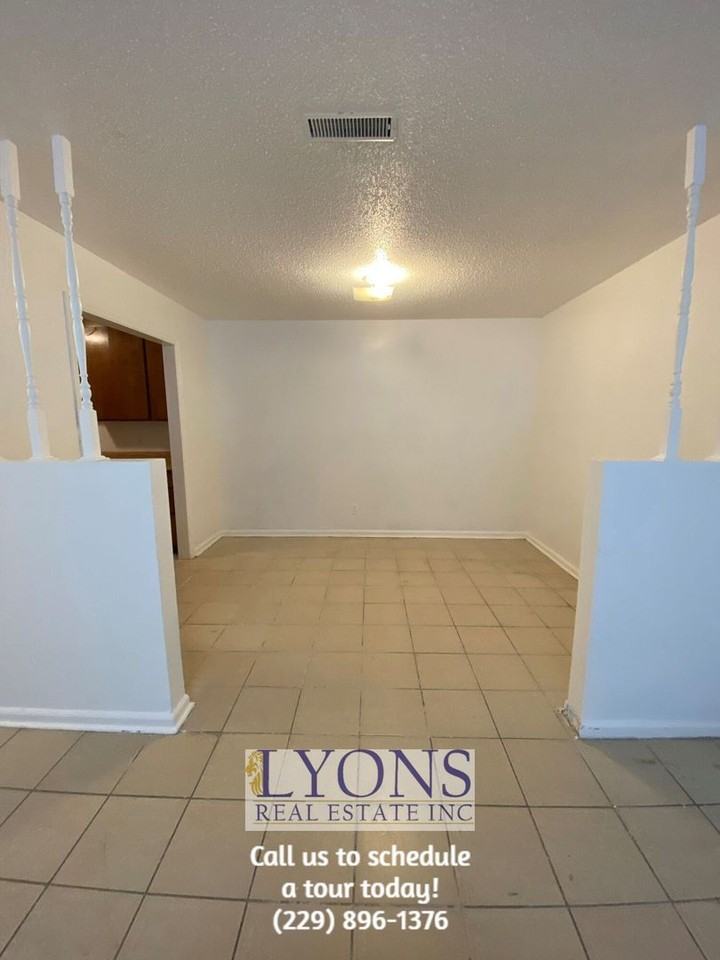 1022 S Gordon Ave Apt D - Photo 2 of 11