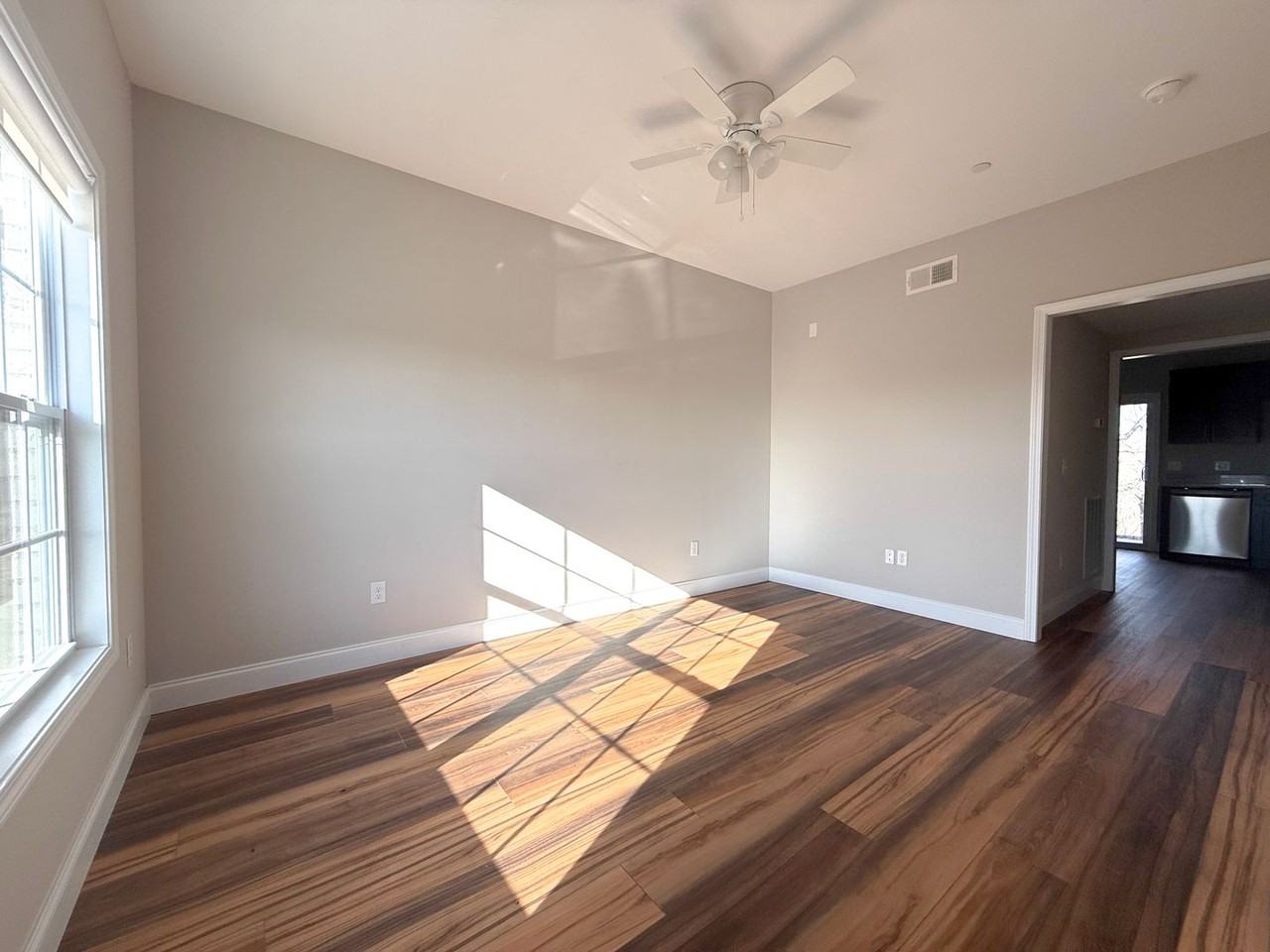 5200 Oak Point Ct - Photo 4 of 26