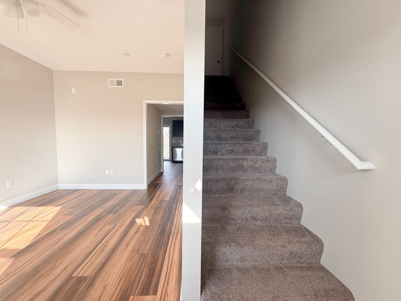 5200 Oak Point Ct - Photo 5 of 26