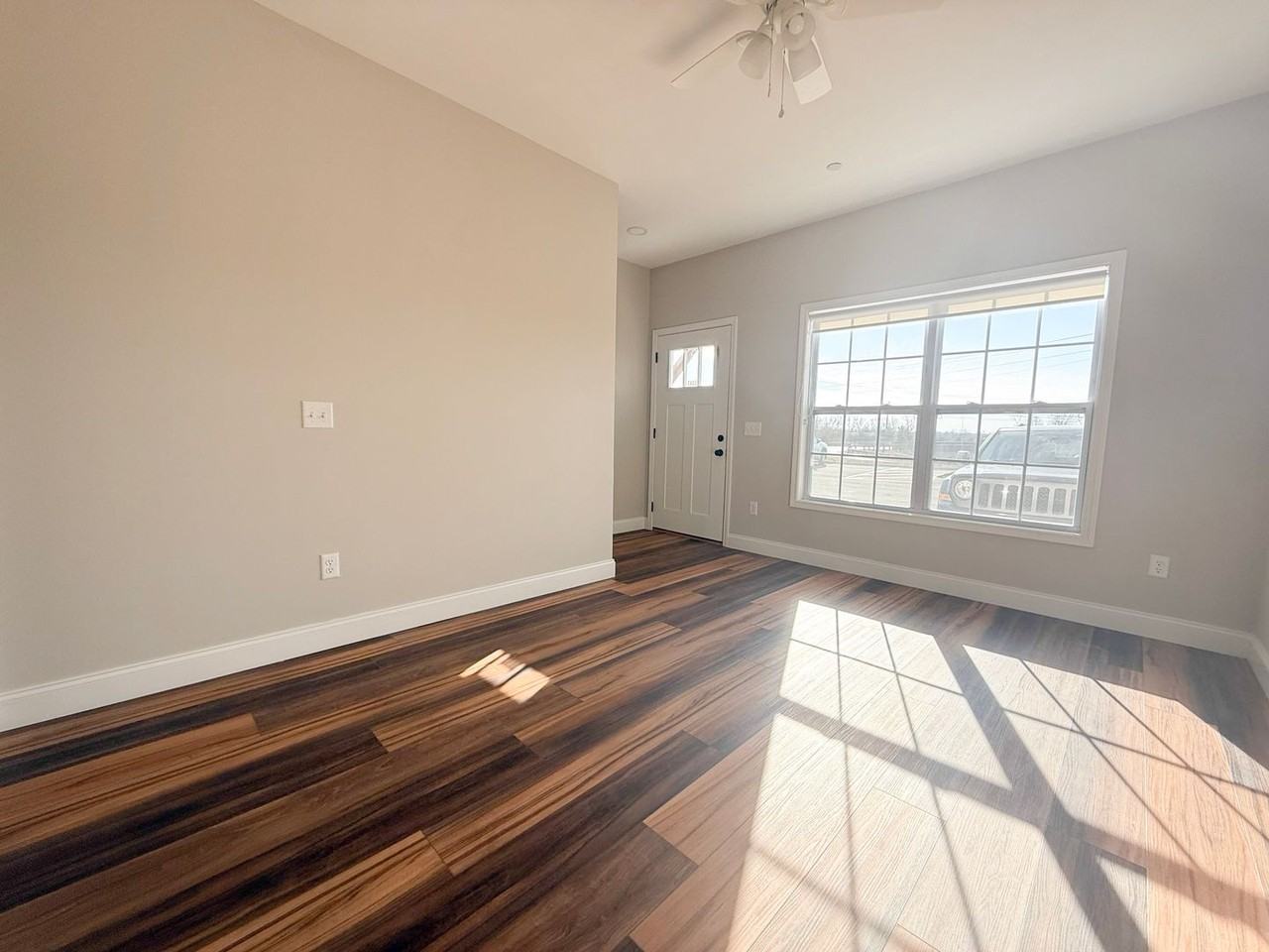 5200 Oak Point Ct - Photo 7 of 26