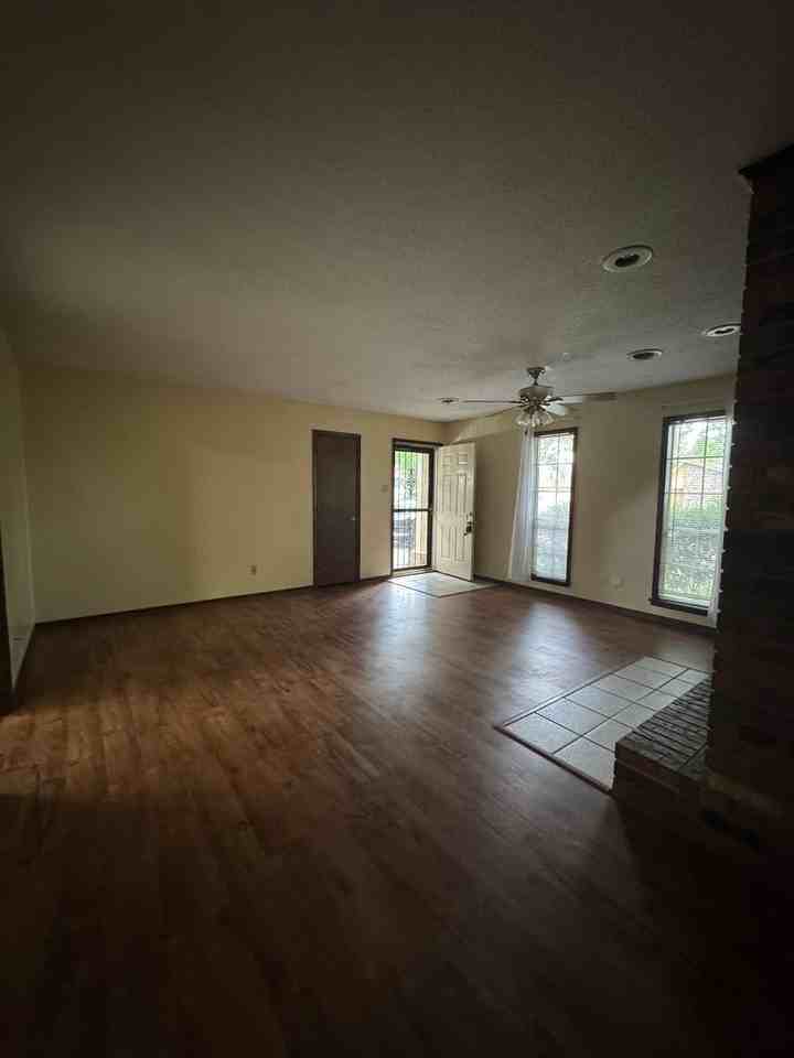 4724 Skywood Dr - Photo 3 of 8