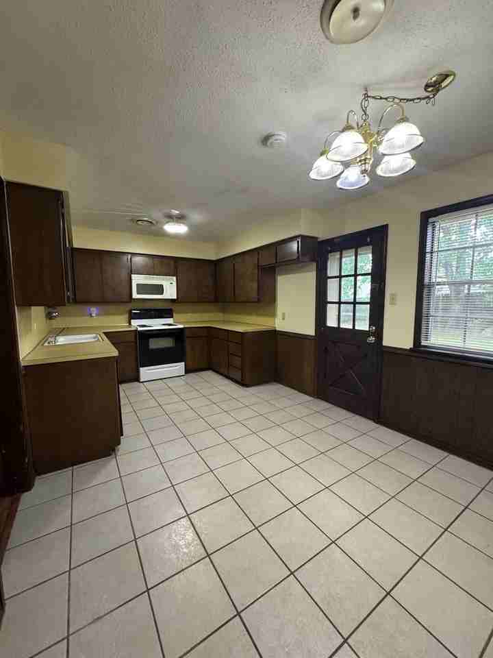 4724 Skywood Dr - Photo 4 of 8