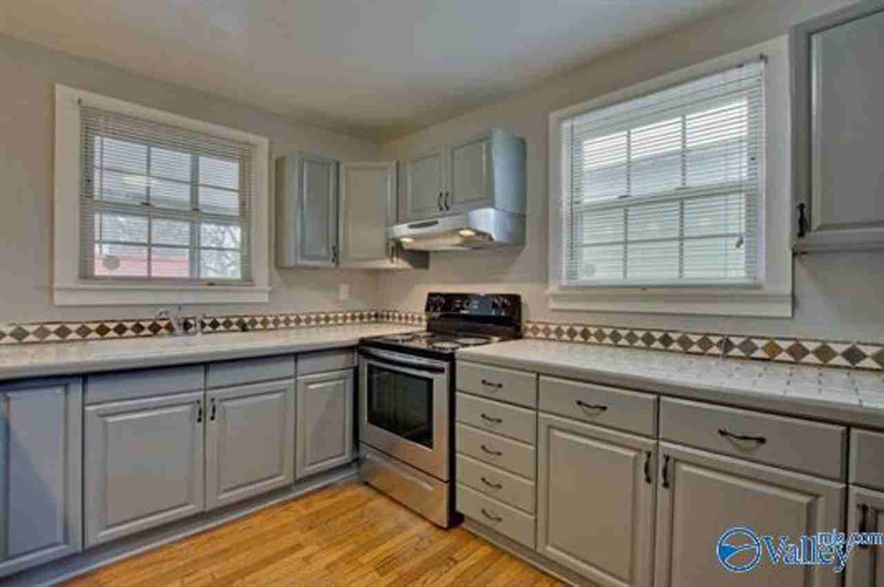 3516 Triana Blvd Sw - Photo 3 of 17