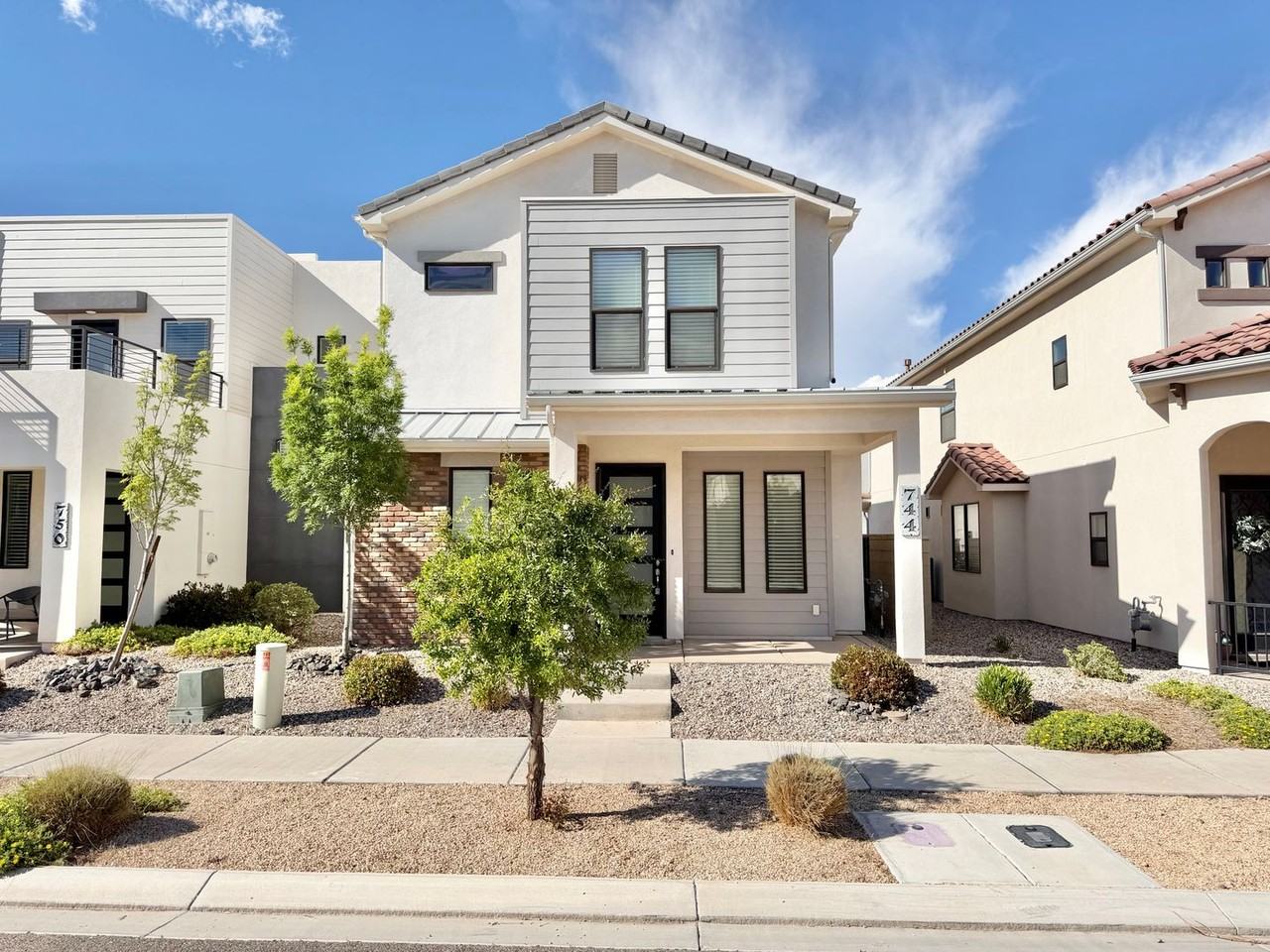 744 W Scarlet Hill Dr - Photo 2 of 50