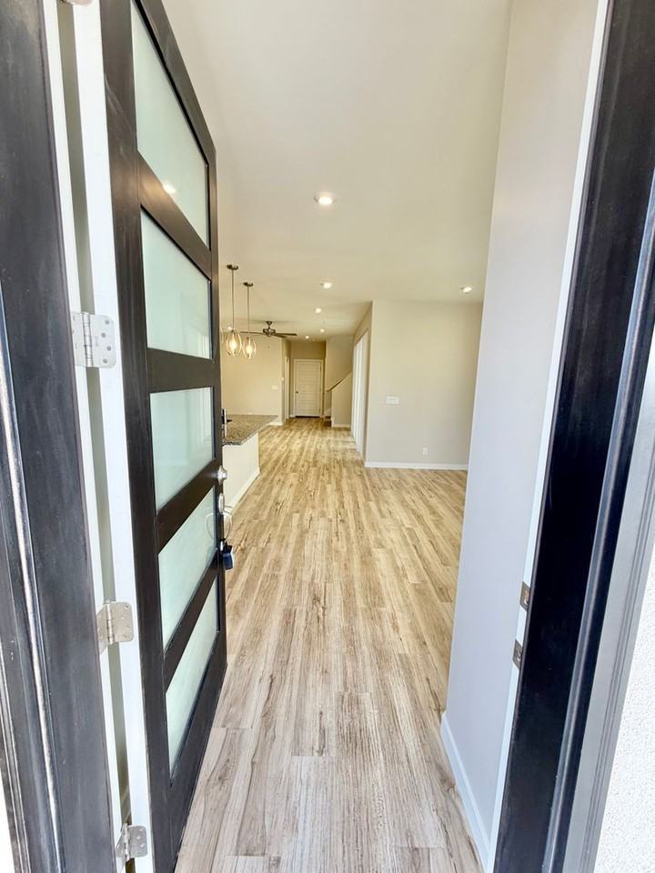 744 W Scarlet Hill Dr - Photo 5 of 50