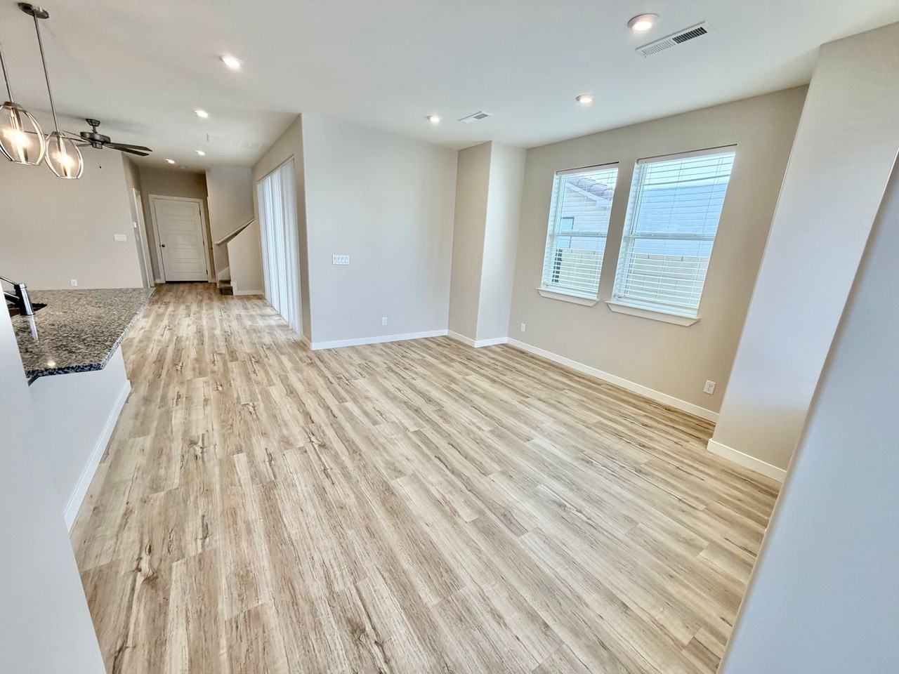 744 W Scarlet Hill Dr - Photo 6 of 50