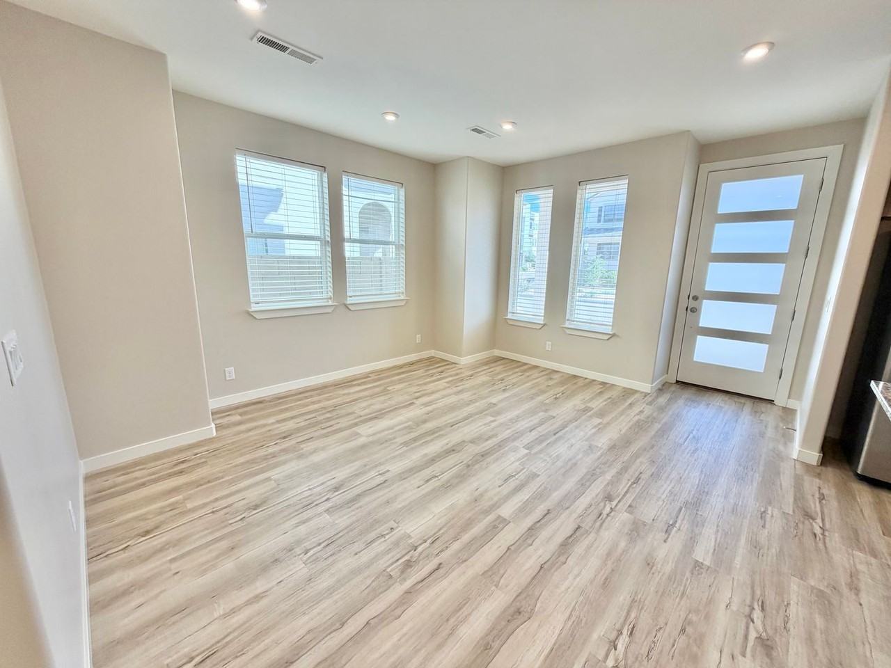 744 W Scarlet Hill Dr - Photo 7 of 50