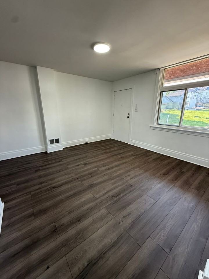 613 Climax St - Photo 3 of 16