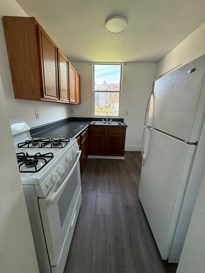 613 Climax St - Photo 7 of 16