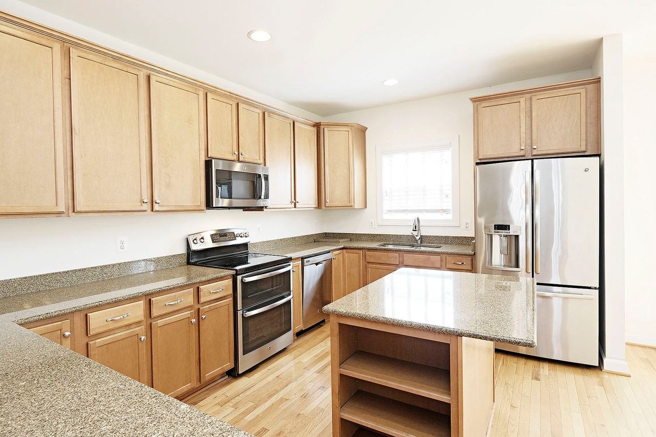 1252 Haden Pl - Photo 4 of 22