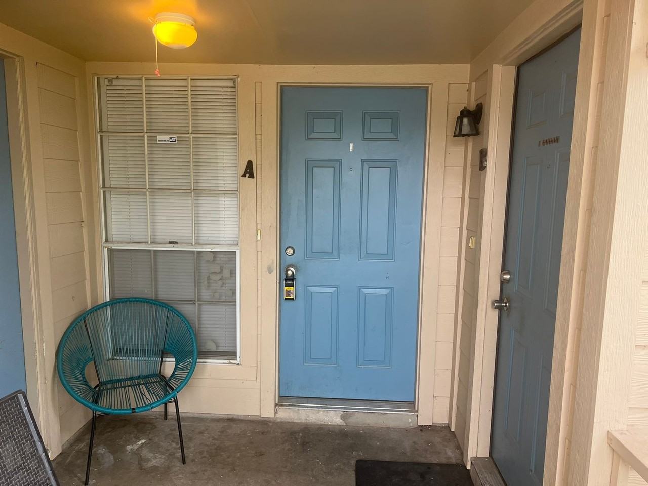 1911 Gracy Farms Ln - Photo 2 of 11