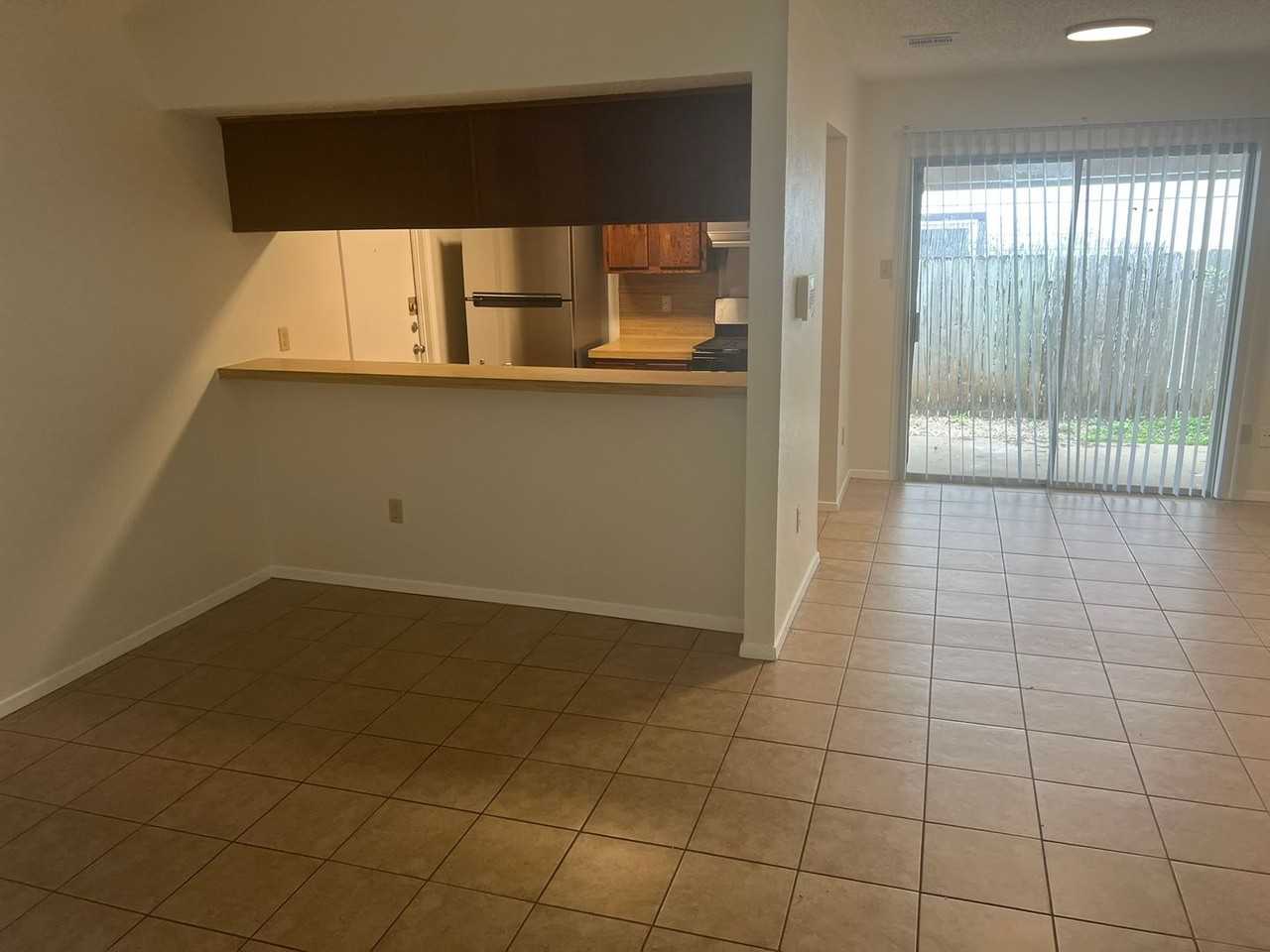 1911 Gracy Farms Ln - Photo 4 of 11