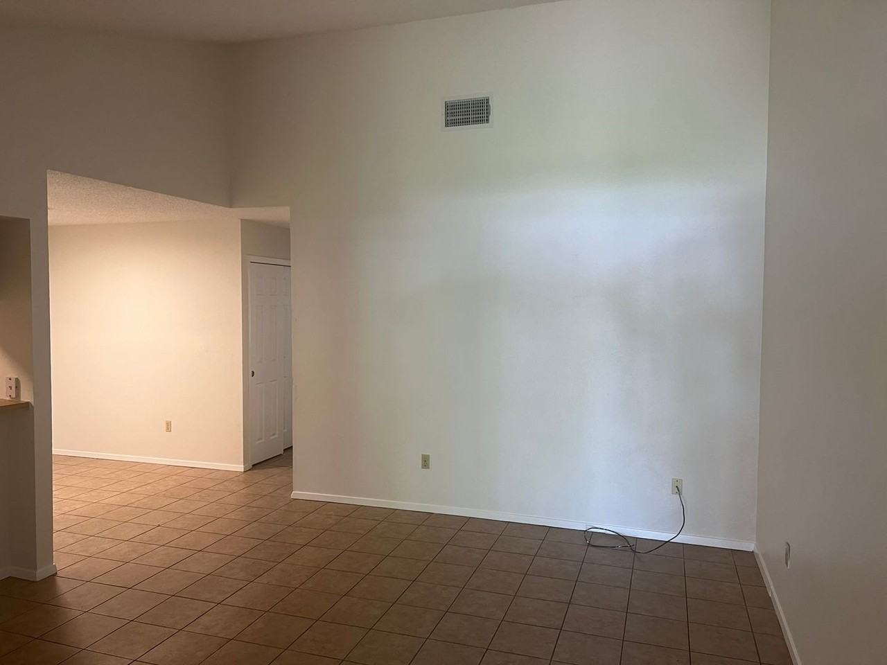 1911 Gracy Farms Ln - Photo 5 of 11