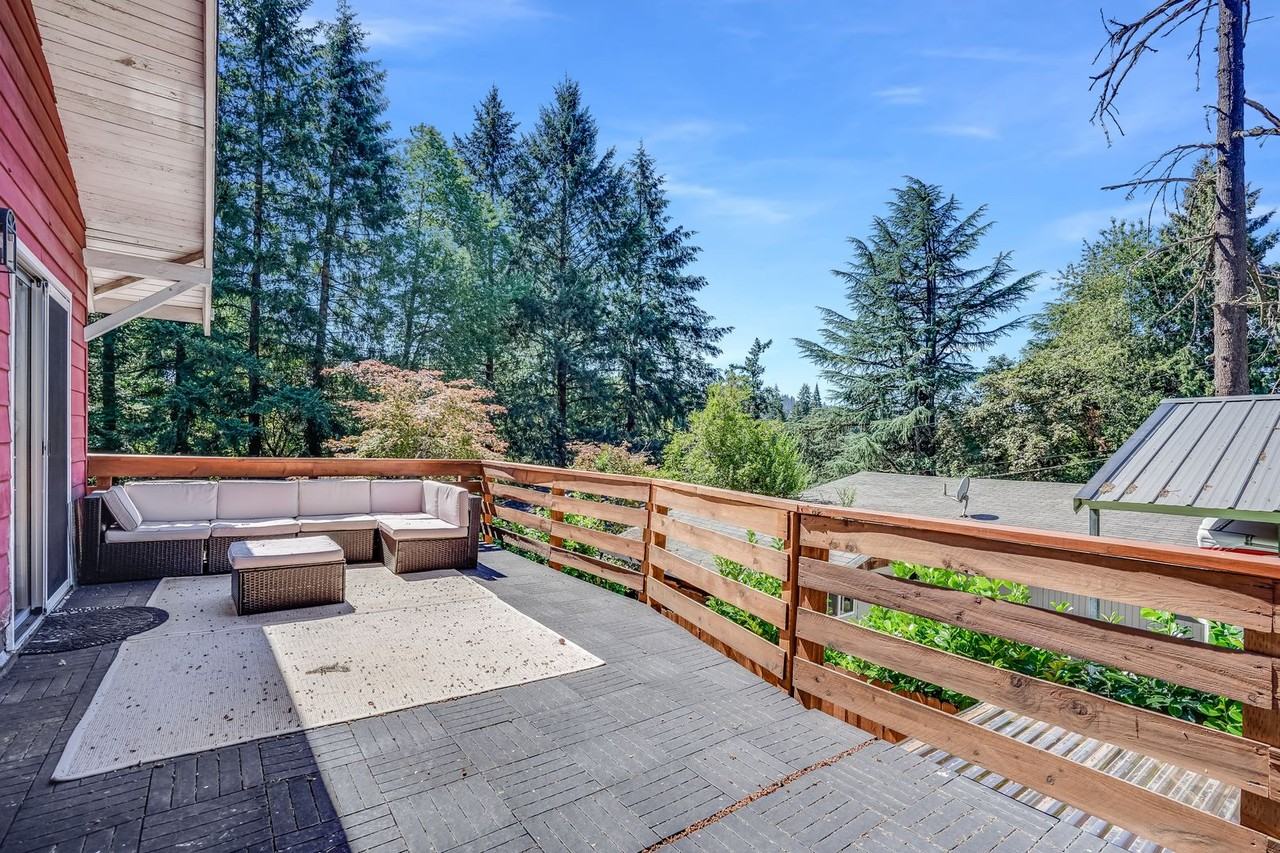 1212 Se Oak Grove Blvd - Photo 4 of 16