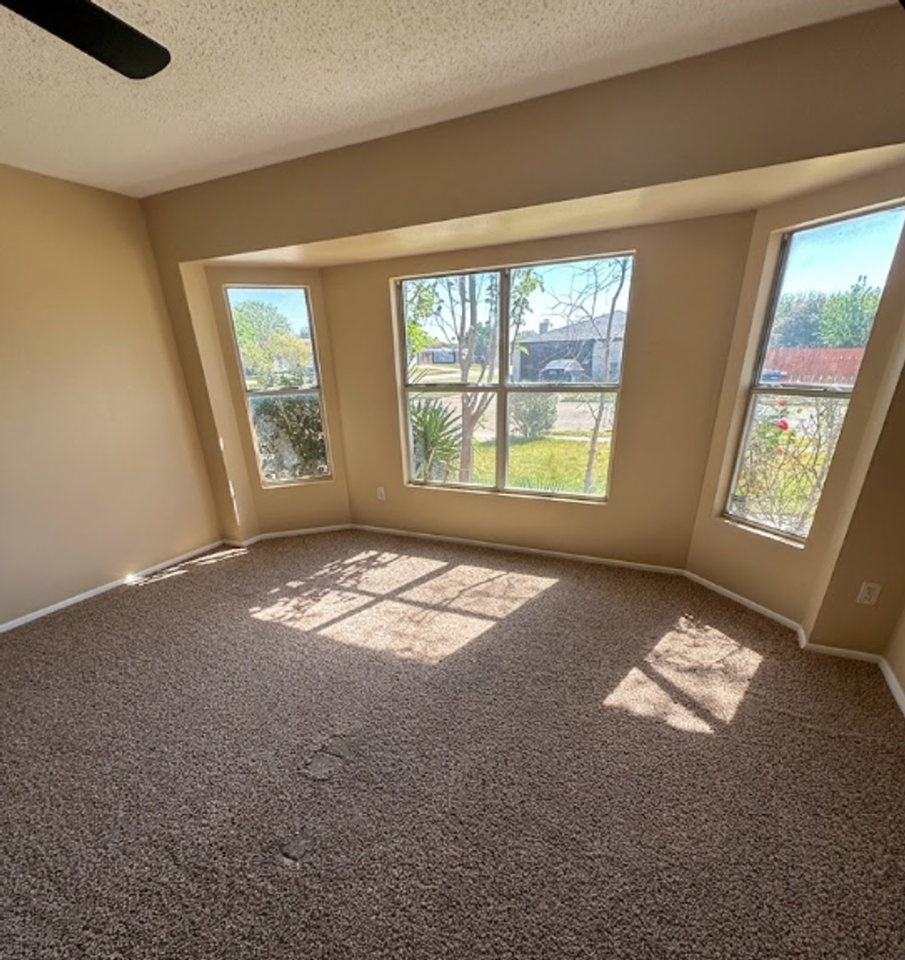 3101 Thoroughbred Dr - Photo 3 of 13