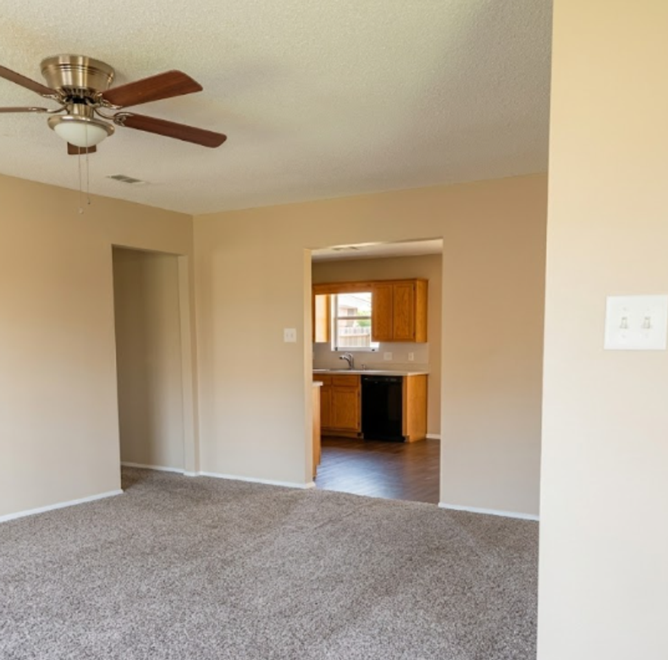 3101 Thoroughbred Dr - Photo 4 of 13