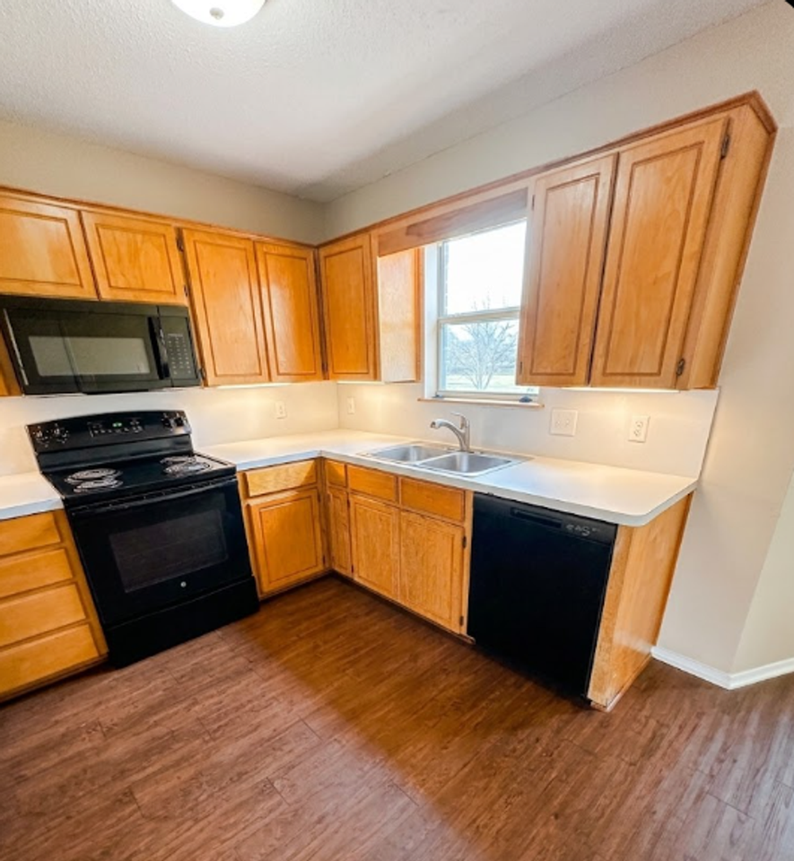 3101 Thoroughbred Dr - Photo 5 of 13