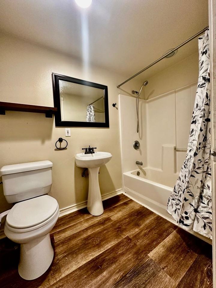 936 1/2 Garden St - Photo 3 of 8