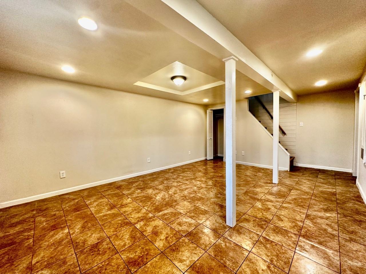 936 1/2 Garden St - Photo 4 of 8