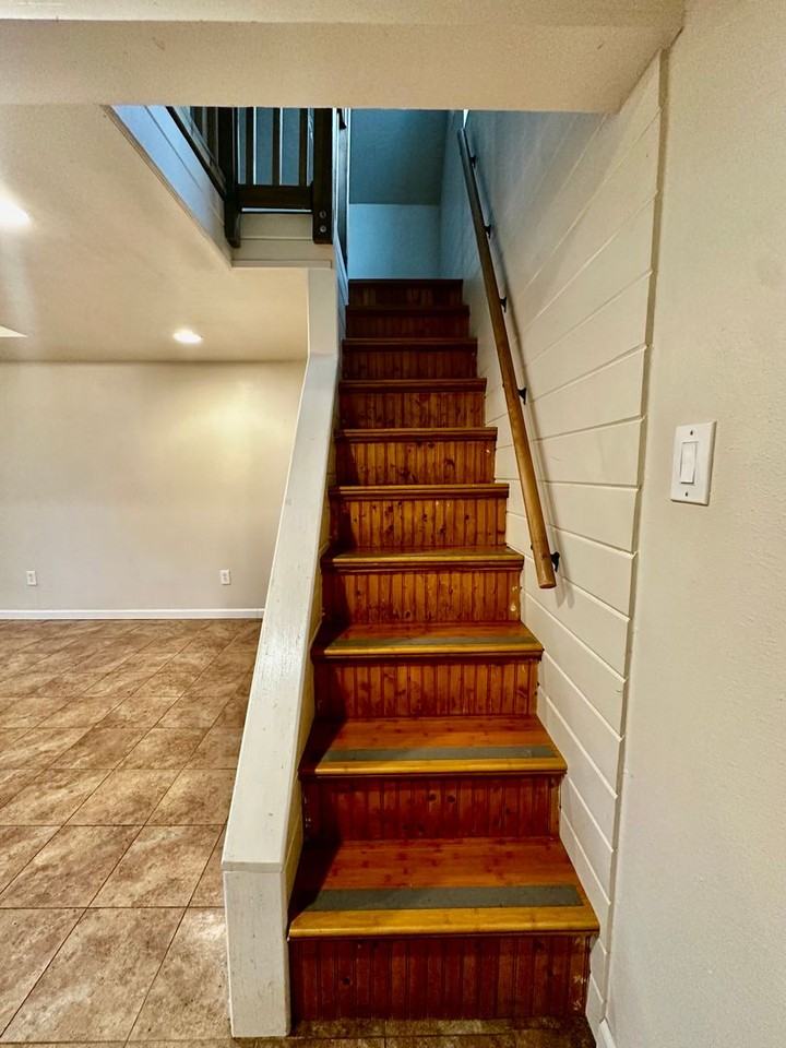 936 1/2 Garden St - Photo 5 of 8