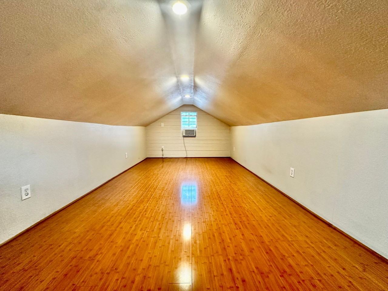 936 1/2 Garden St - Photo 6 of 8