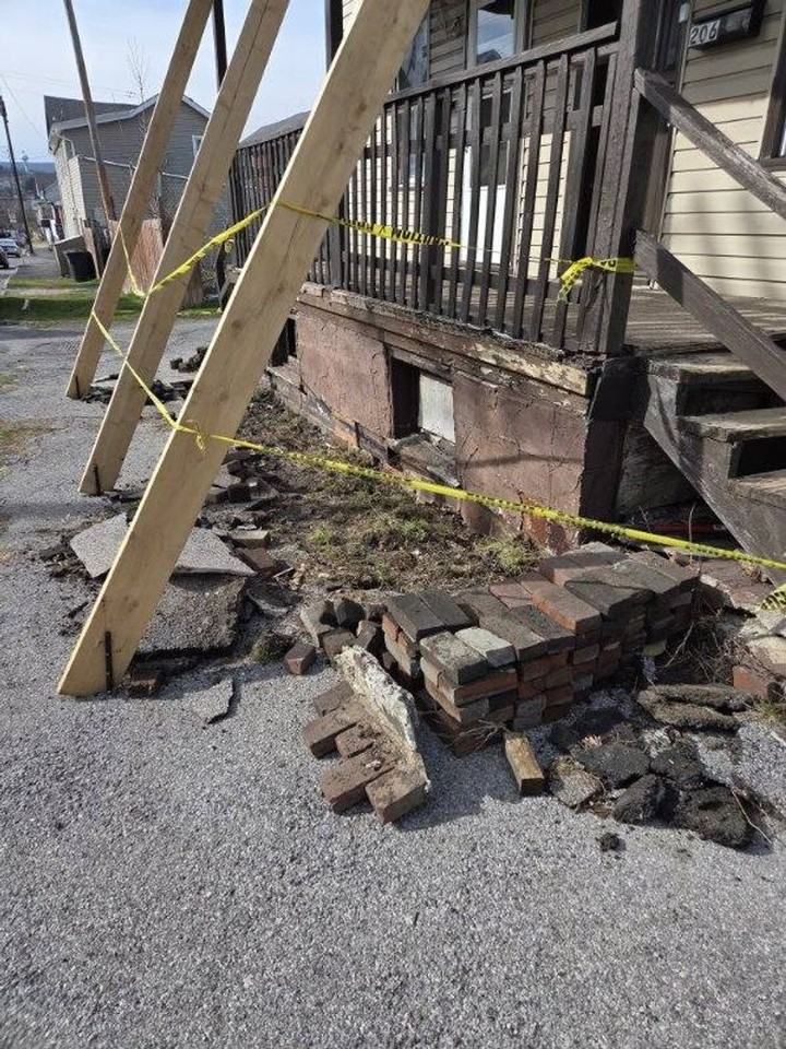 206 1st St - Photo 6 of 14