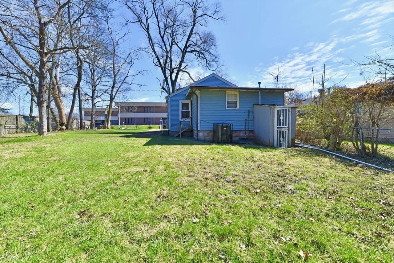 3142 N Euclid Ave - Photo 4 of 21