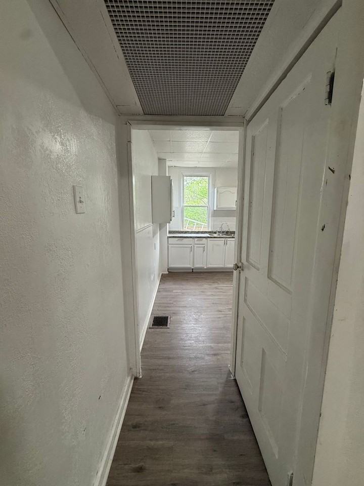 1104 Langtry St - Photo 3 of 19