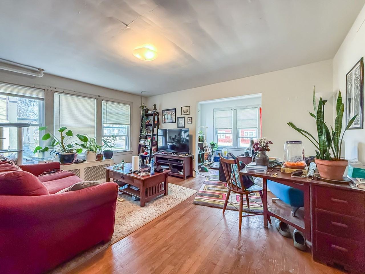 407 W Green St - Photo 2 of 12