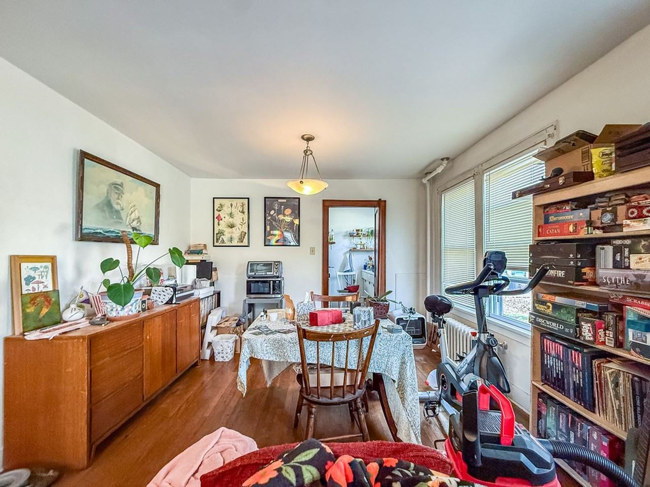 407 W Green St - Photo 5 of 12