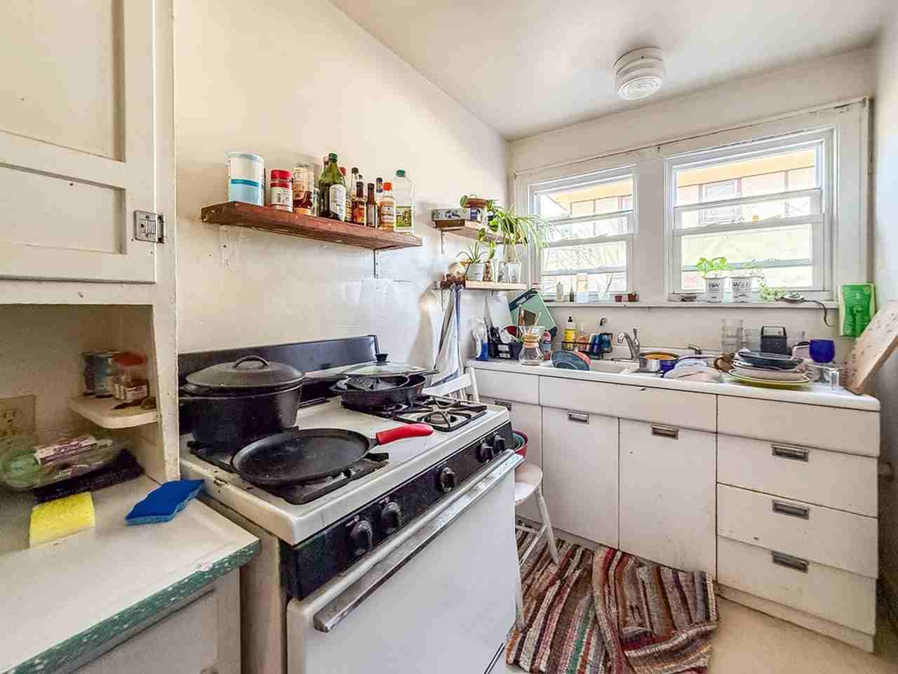 407 W Green St - Photo 6 of 12