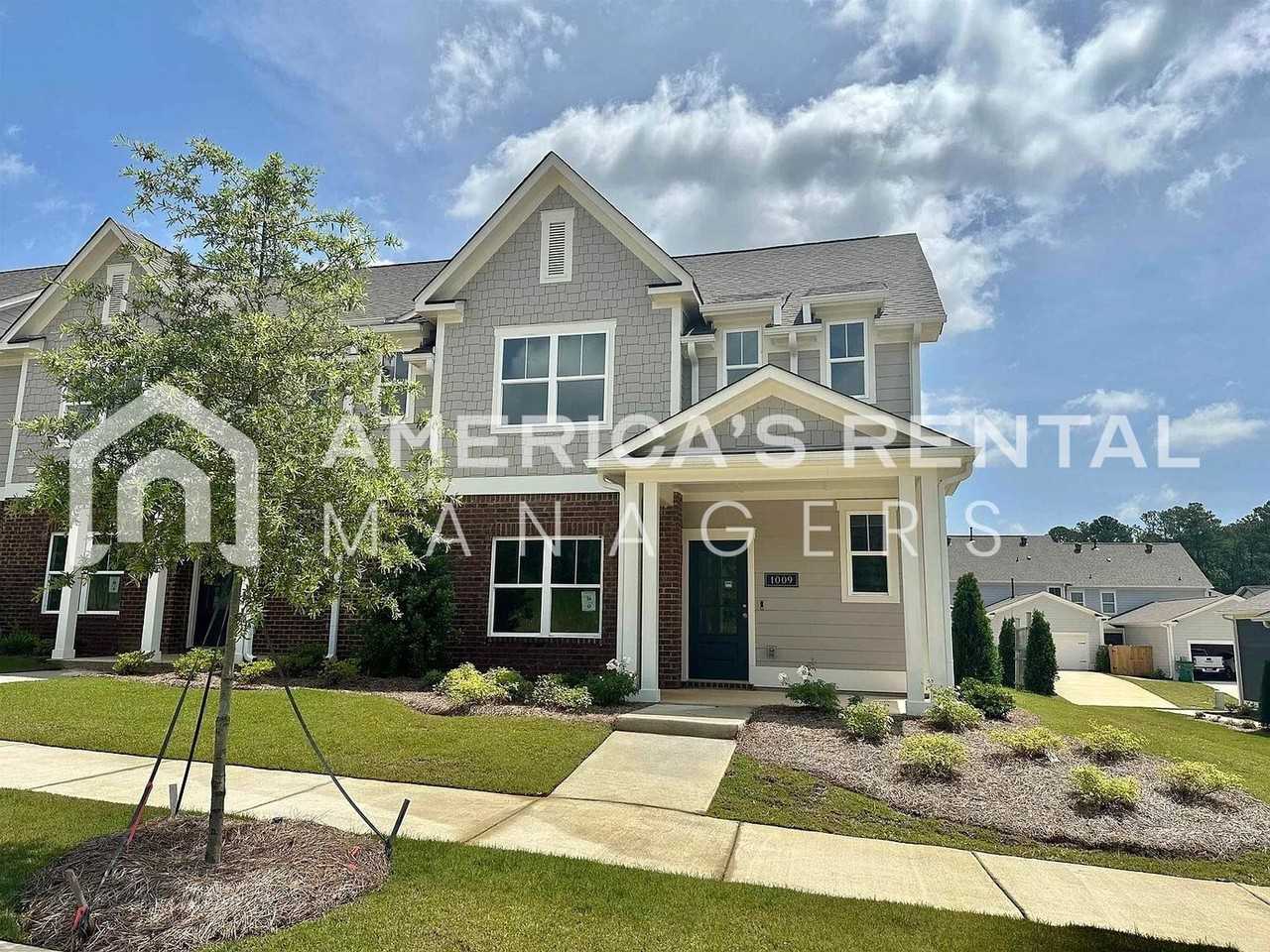 1009 Grand River Blvd - Photo 3 of 42
