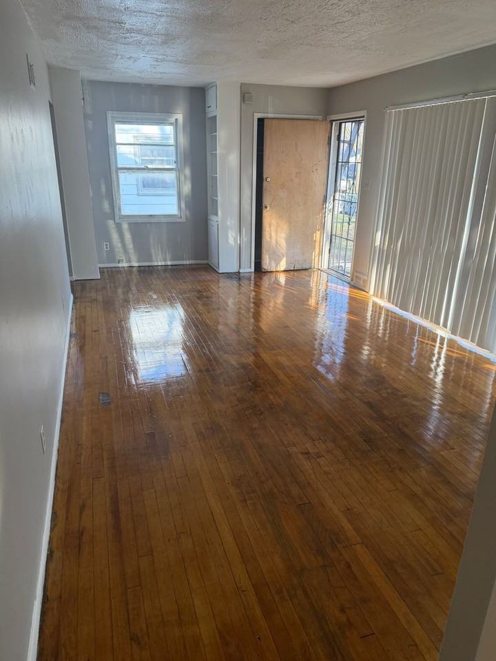 3000 W Carmen Ave - Photo 3 of 6