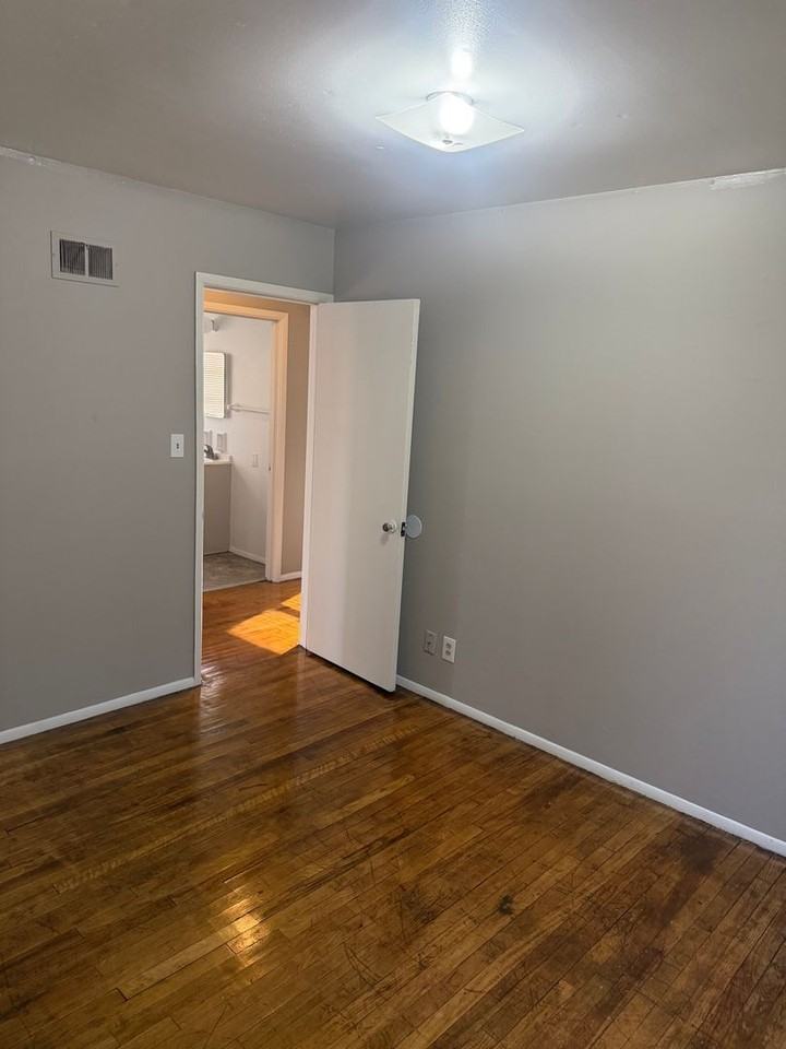 3000 W Carmen Ave - Photo 4 of 6